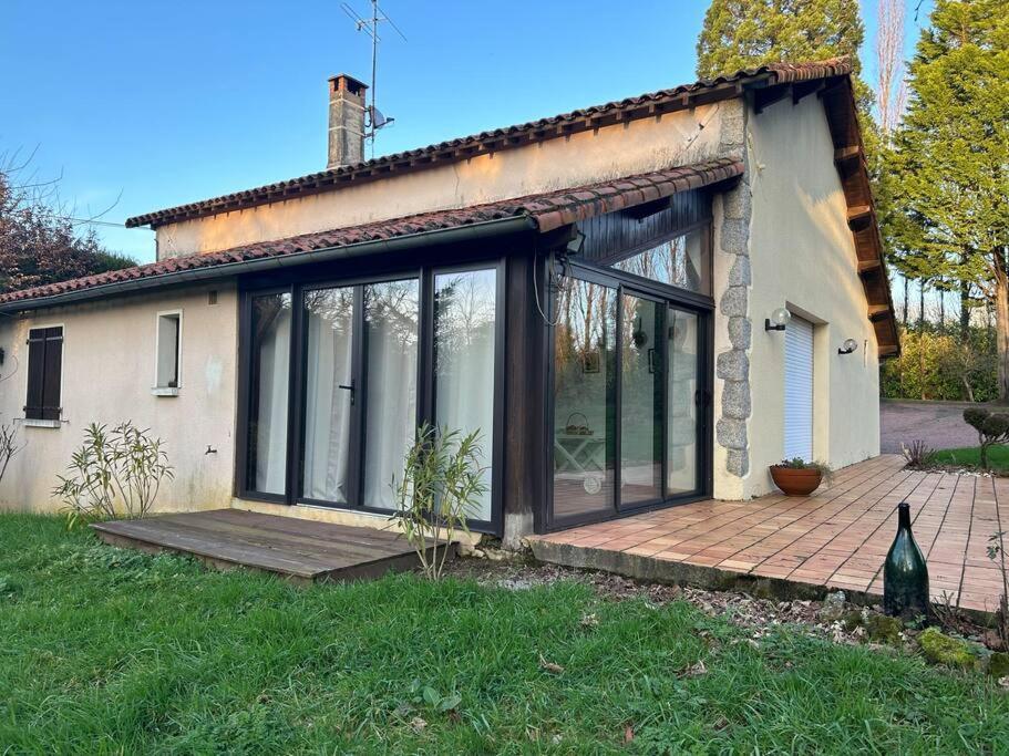 Maison Paisible Avec Lac Prive Secondigny Ngoại thất bức ảnh